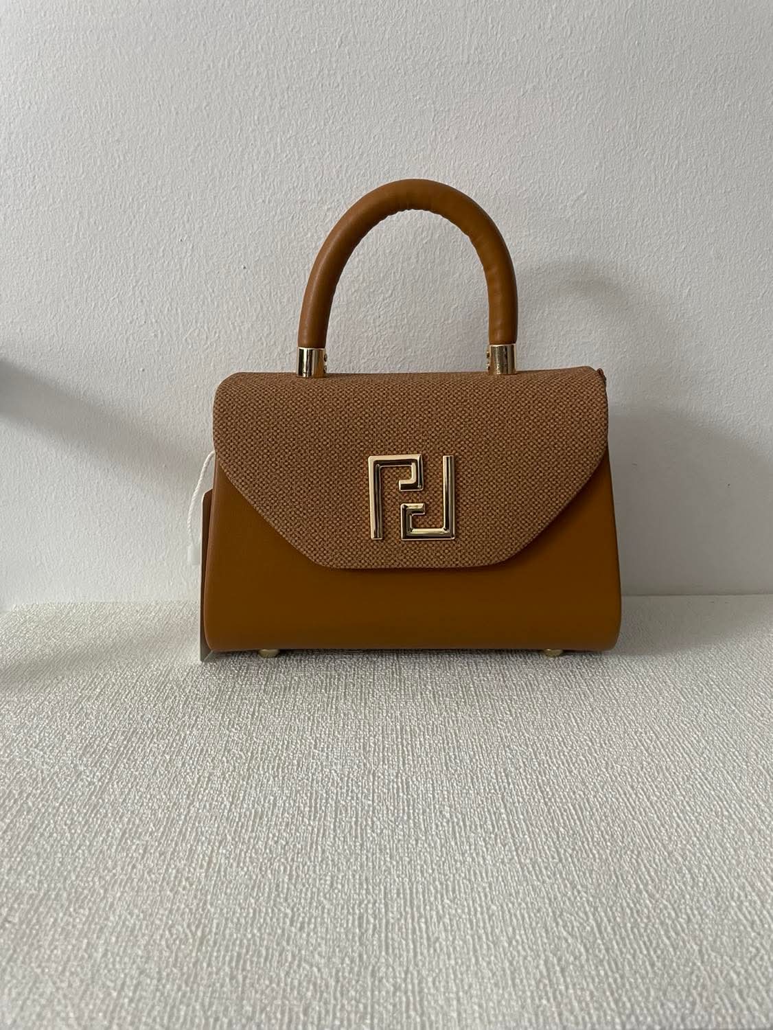 https://accessoiresmodes.com//storage/photos/360/DAVID JONES/received_36131690863095984.jpeg